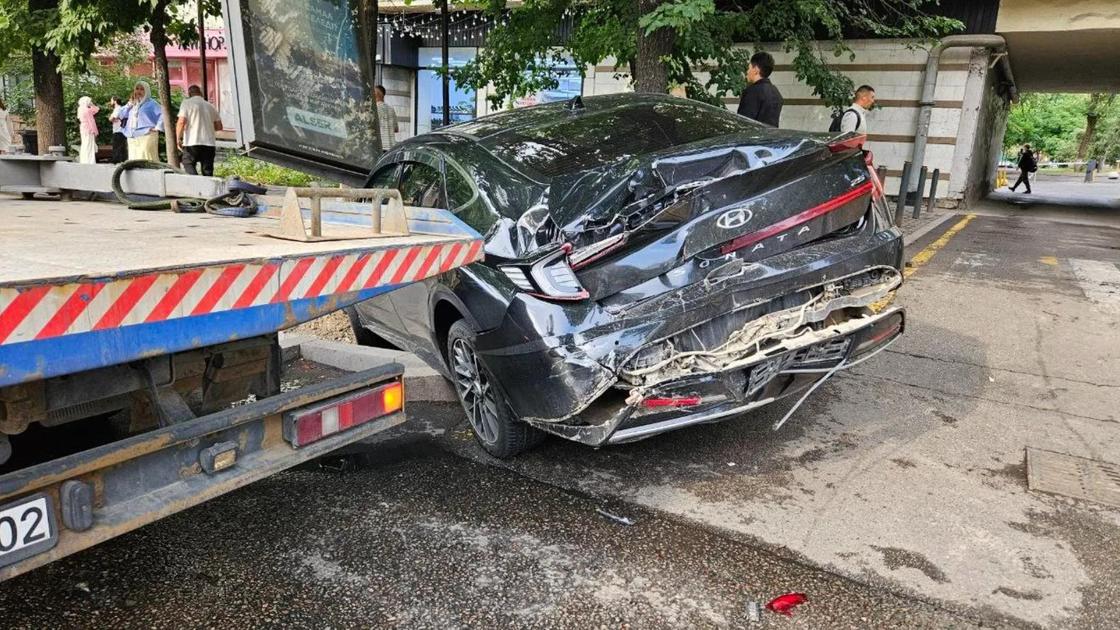 Автомобиль попал в аварию