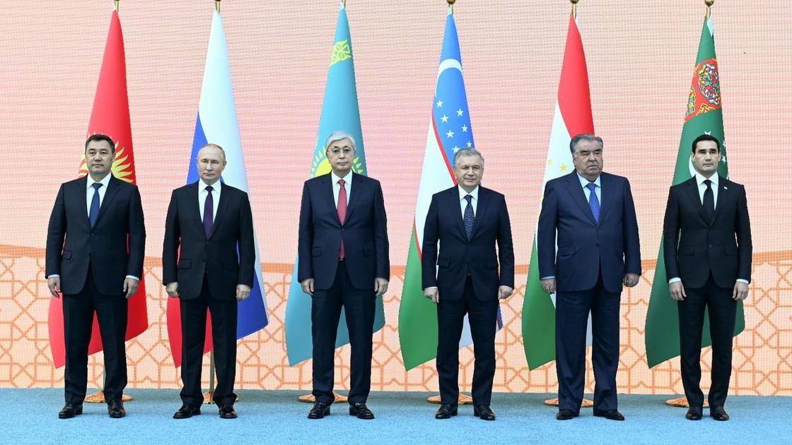 Лидеры стран на саммите "Центральная Азия и Россия"