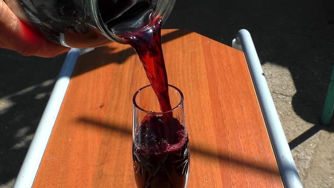 Готовое красное домашнее вино
