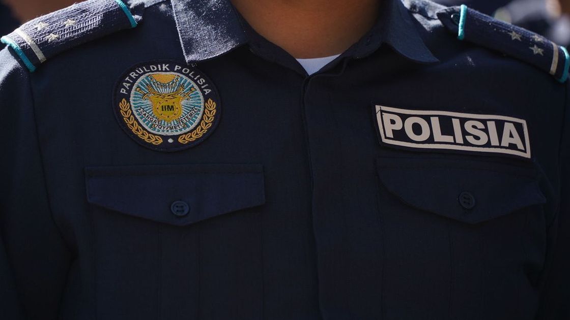 полиция қызметкері