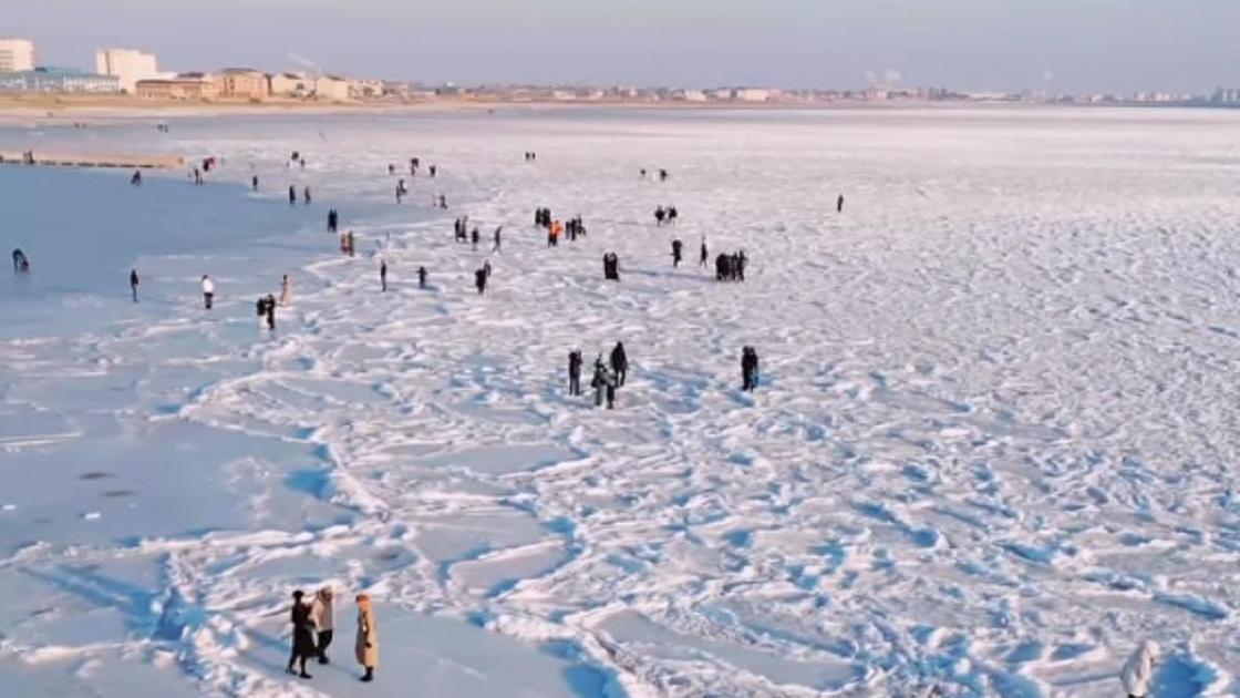 Замерзло каспийское море