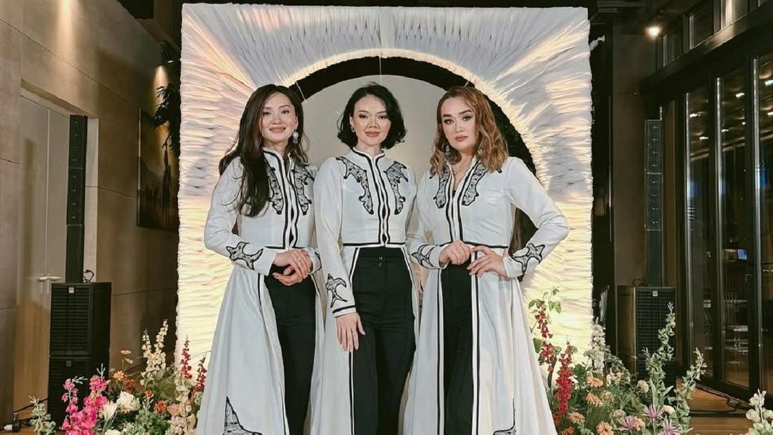 Акерке Буркитбай с коллегами