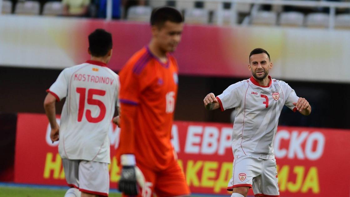 Македонцы празднуют очередной гол в ворота сборной Казахстана