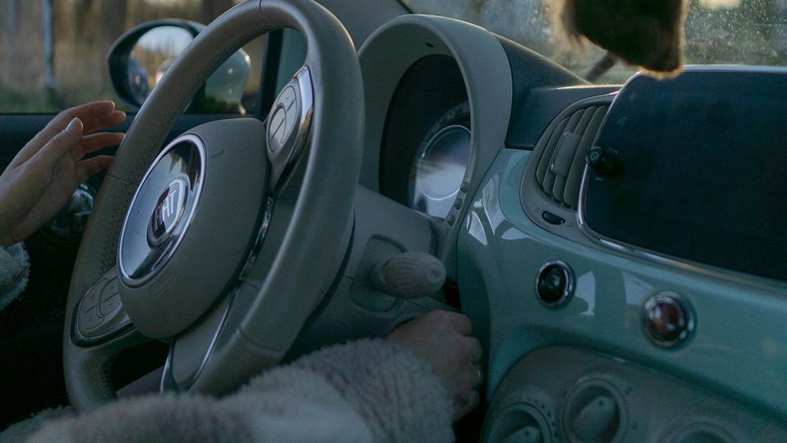 Женщина за рулем