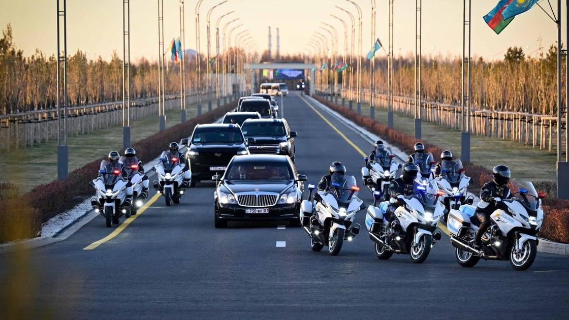 Кортеж президента Казахстана и Азербайджана