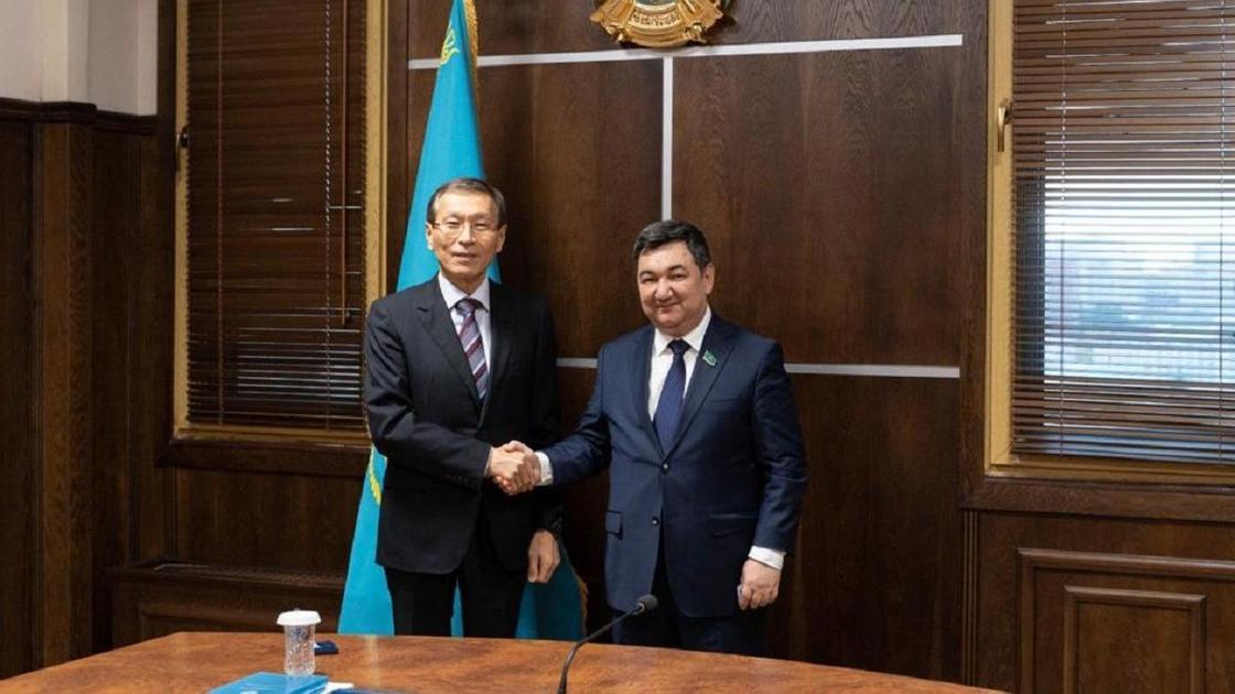 Дархан Кыдырали и Нурлан Абдиров