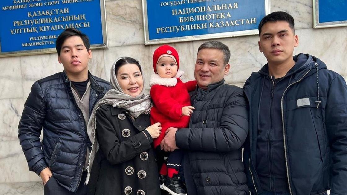 Тамара Асар с мужем и детьми