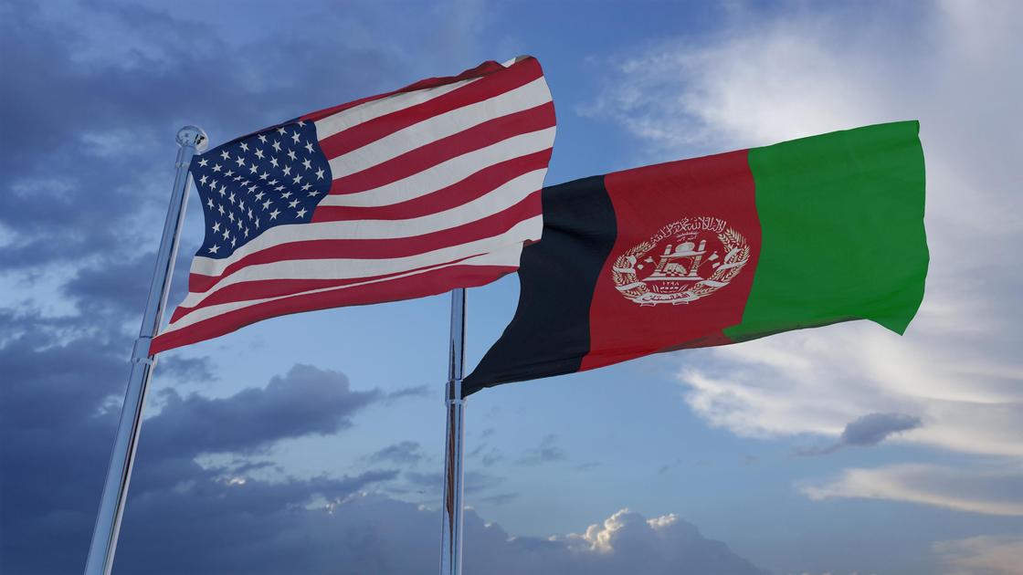 Флаги США и Афганистана