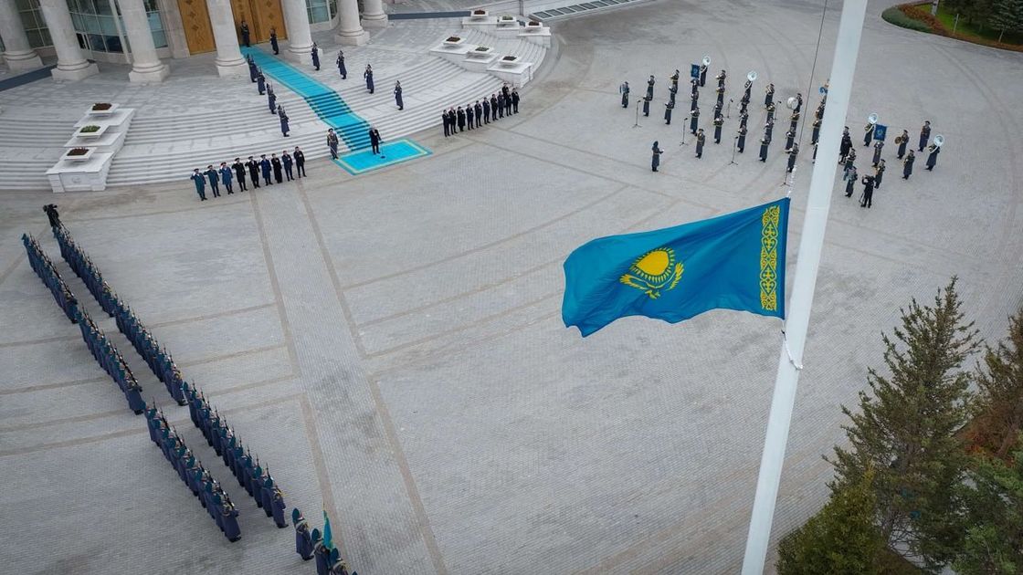 Церемония поднятия Государственного флага в Астане