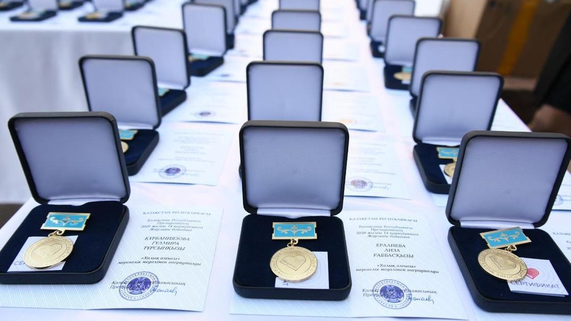 Награждение медалью в Алматы