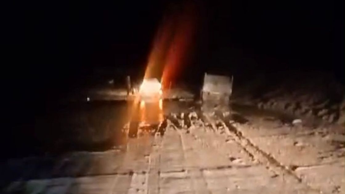 Автомобиль с туристам