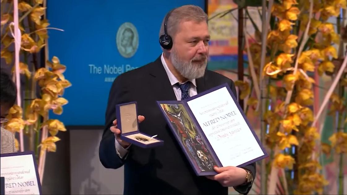 Дмитрий Муратов с Нобелевской медалью