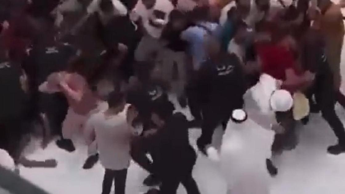 Люди в Dubai Mall