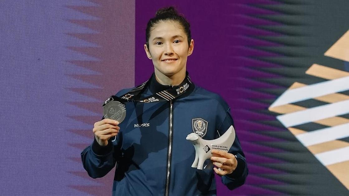 Казахстанская девушка-боксер Назым Кызайбай