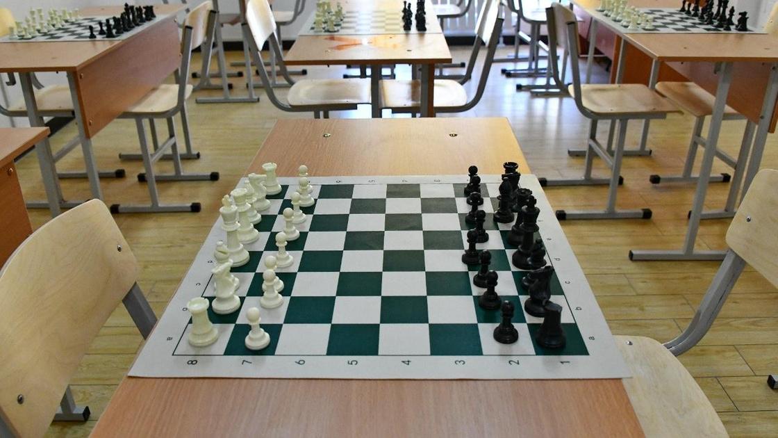 Шахматная доска в школьном кабинете