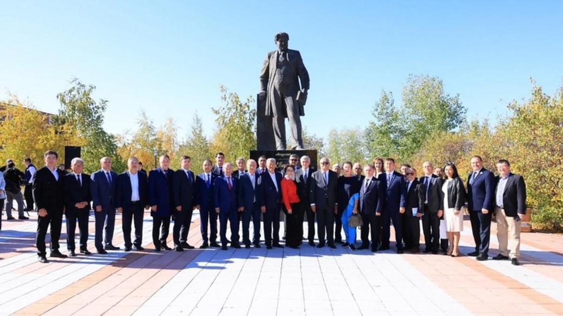 100-летие Евнея Букетова