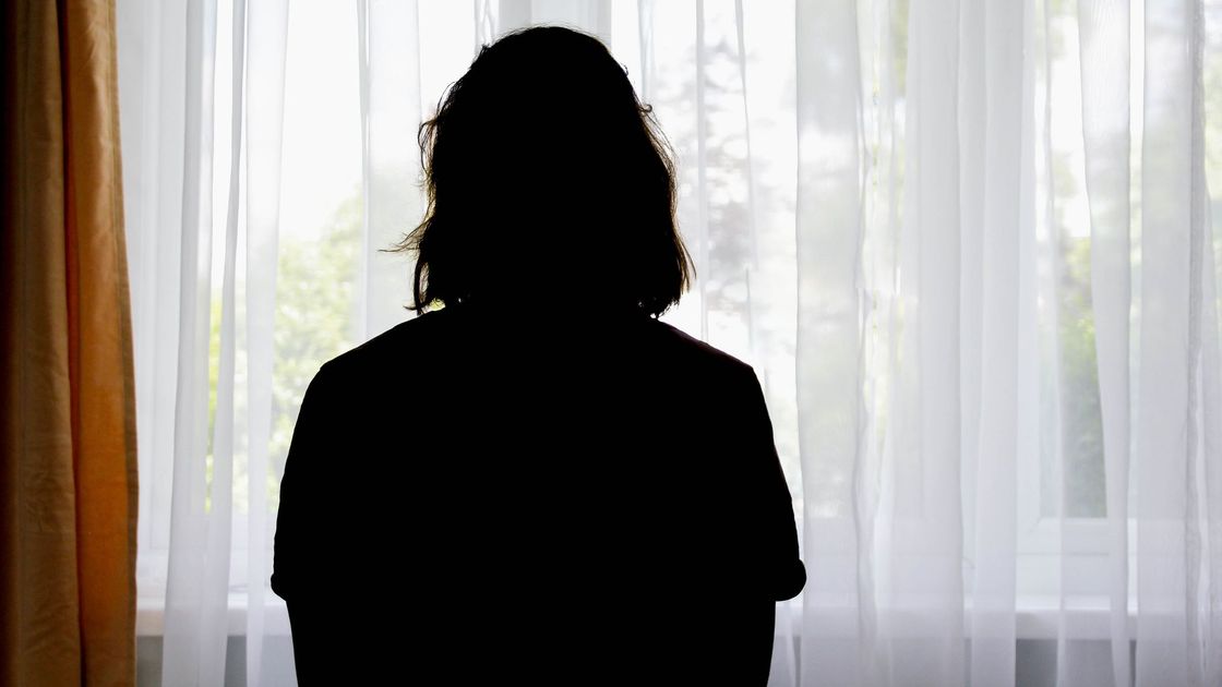 Женщина у окна