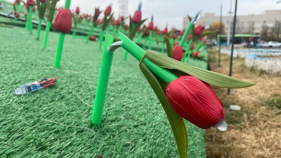 Пластиковые тюльпаны в Актау
