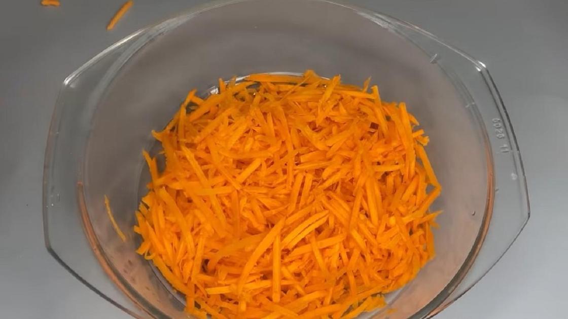 Натертая для салата морковь