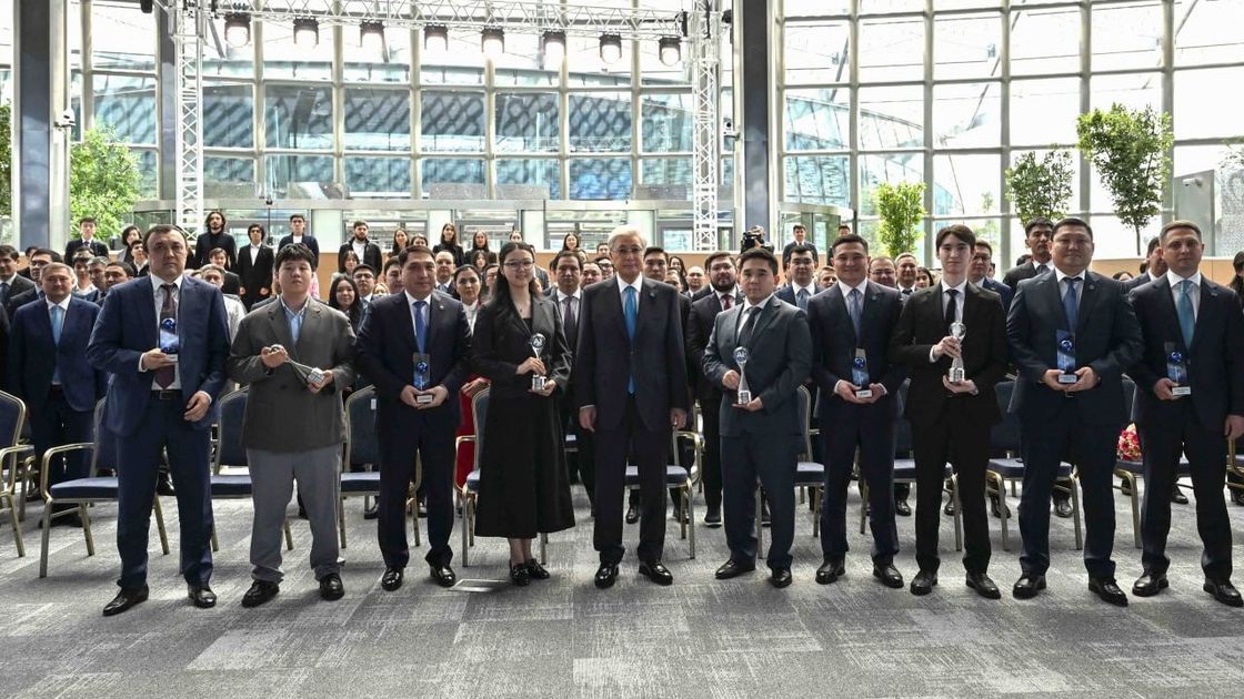 Токаев наградил победителей конкурса в сфере ИИ