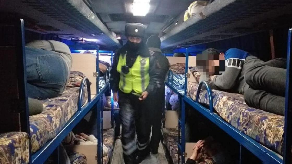 Автобус задержали в Атырауской области