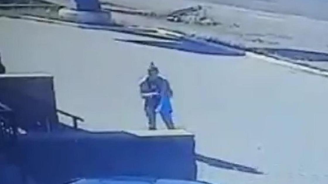 Волонтер выскочила из бани в Караганде