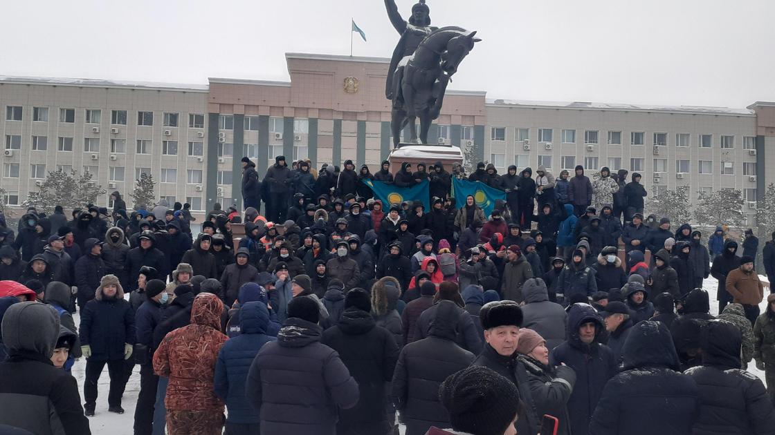 Казахстан в январе. Митинг 6 мая 2022. Митинг ночью. Январские события в Казахстане. Митинг в апреле кз.