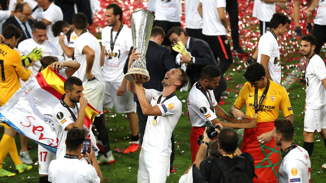 Футболисты "Севильи" празднуют победу в Лиге Европы