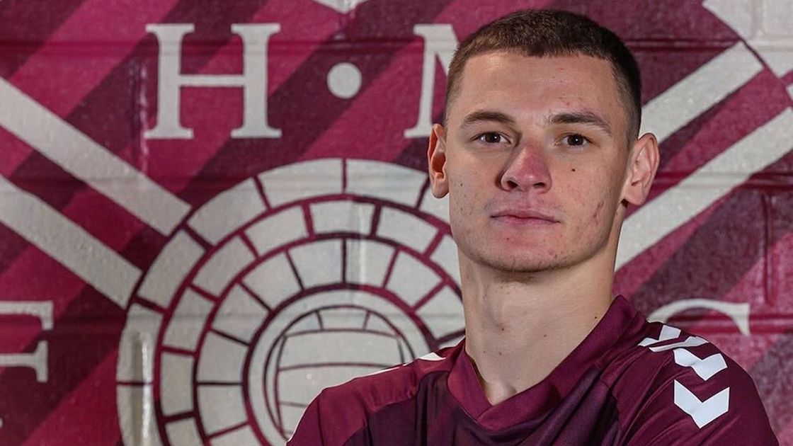 Казахстанский футболист Ислам Чесноков