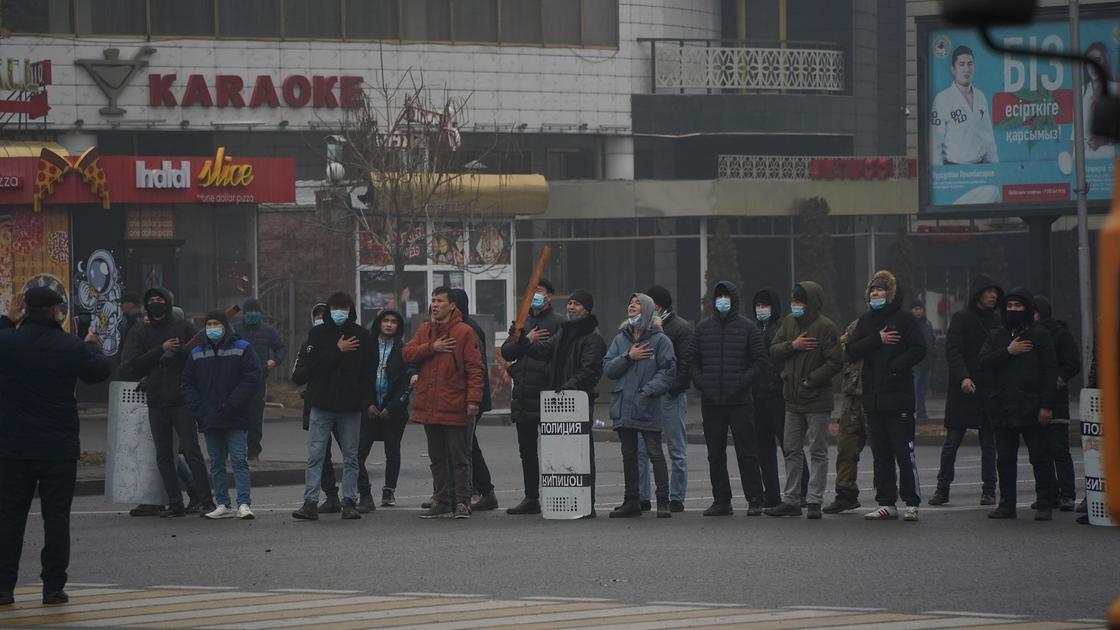 Протестующие в Алматы
