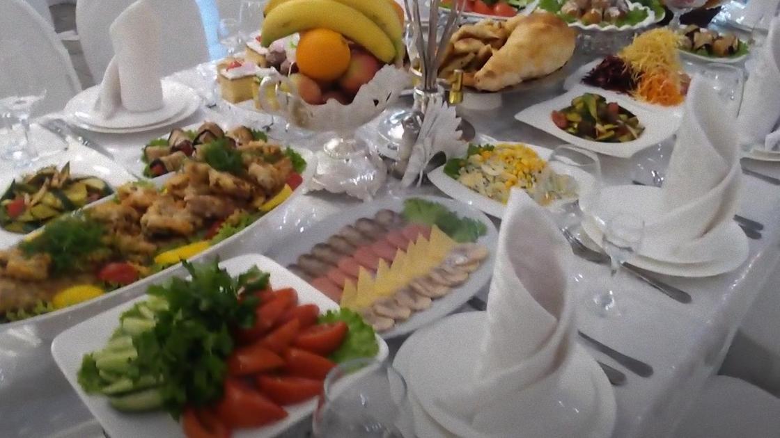 Казахские национальные блюда по-казахски и казы, шужык и другие блюда из конины