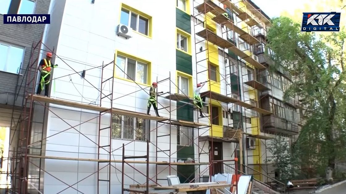 Обновление фасада пятиэтажки в Павлодаре
