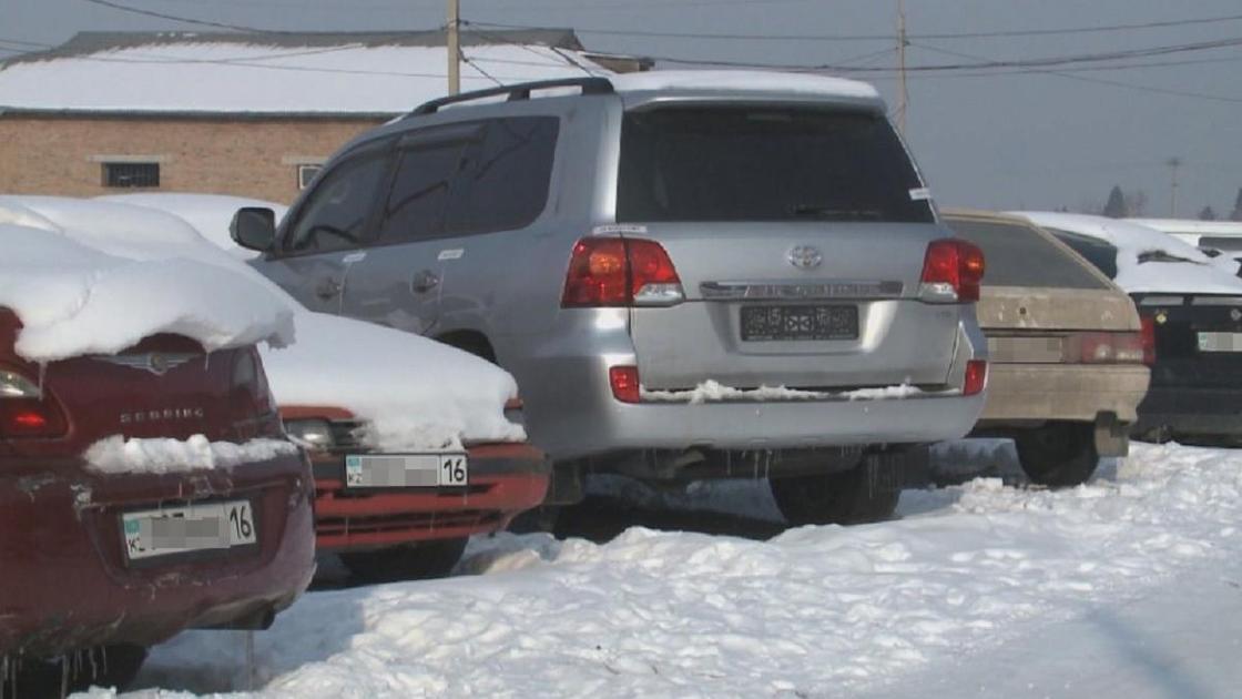 Автомобили на штрафстоянке в Усть-Каменогорске