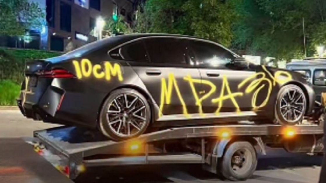 Исписанный автомобиль