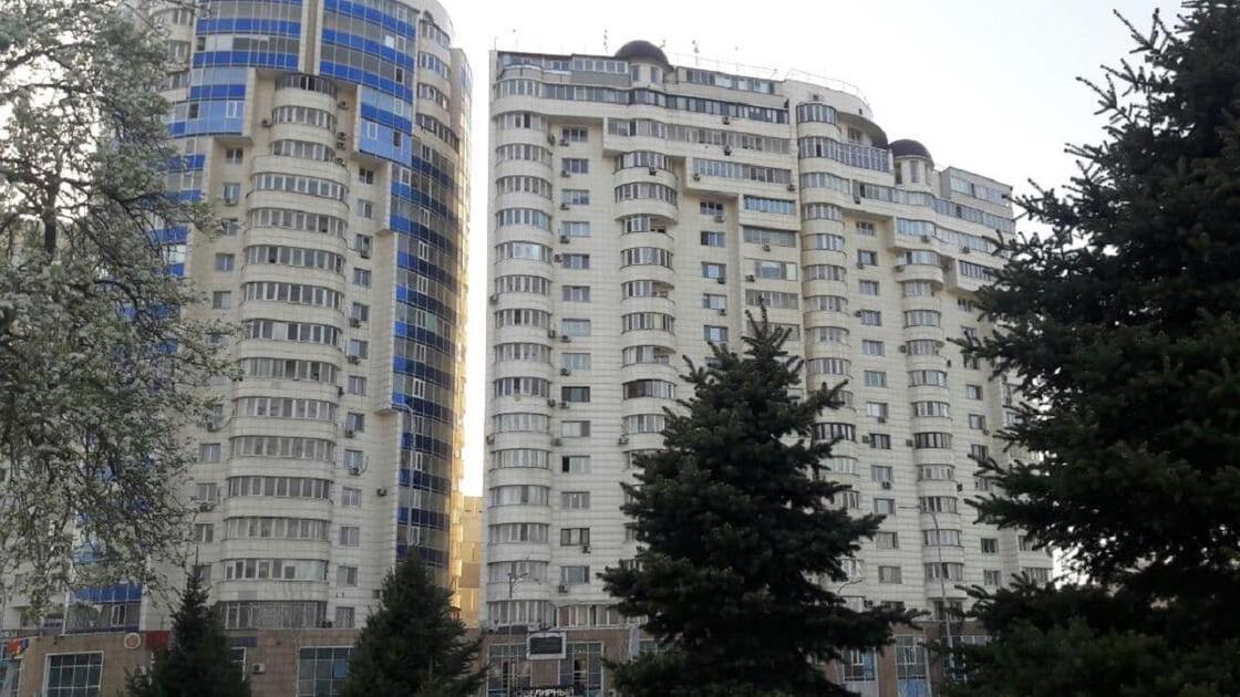 Многоэтажный дом в Алматы