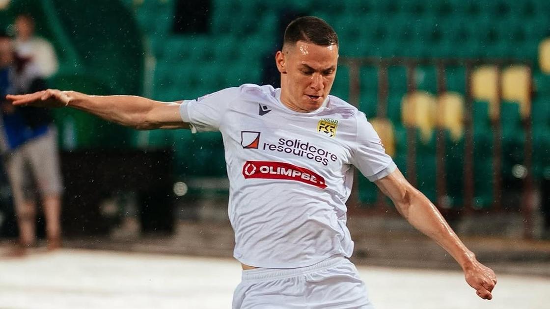 Казахстанский футболист Ислам Чесноков