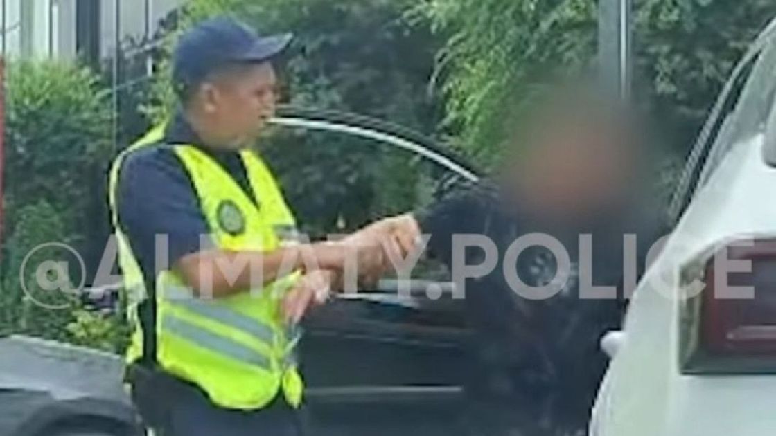 Полицейский с подозреваемым