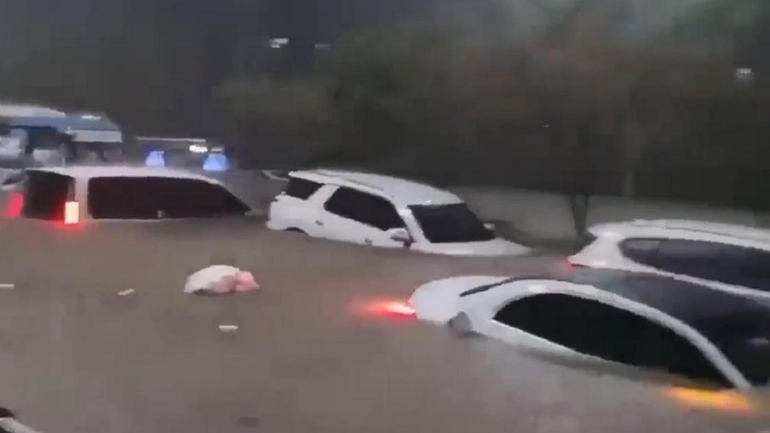 Автомобили под водой