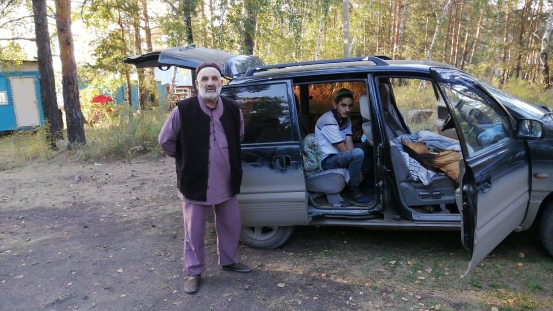 Отец и сын живут в машине в Кокшетау Отец и сын живут в машине в Кокшетау