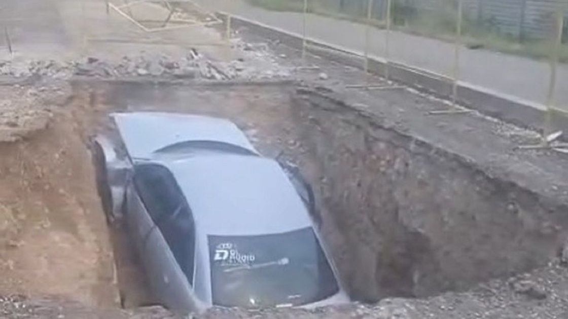 Автомобиль в котловане