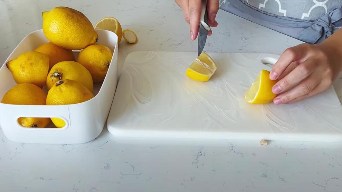 Нарезка лимонов