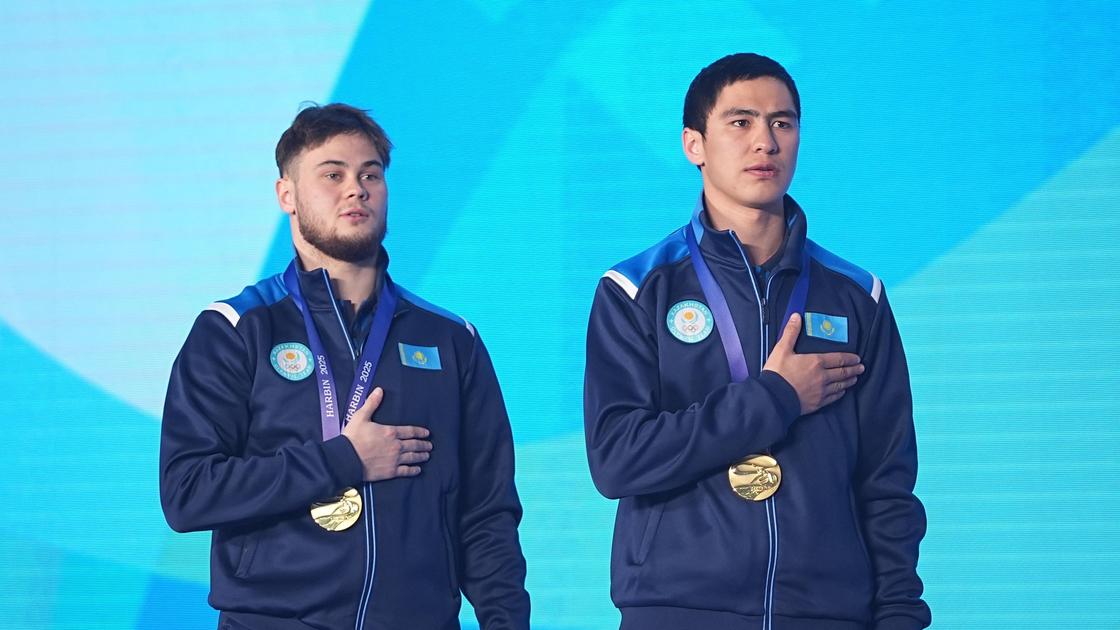 Казахстанские фристайлисты Роман Иванов и Шерзод Хаширбаев (слева направо)