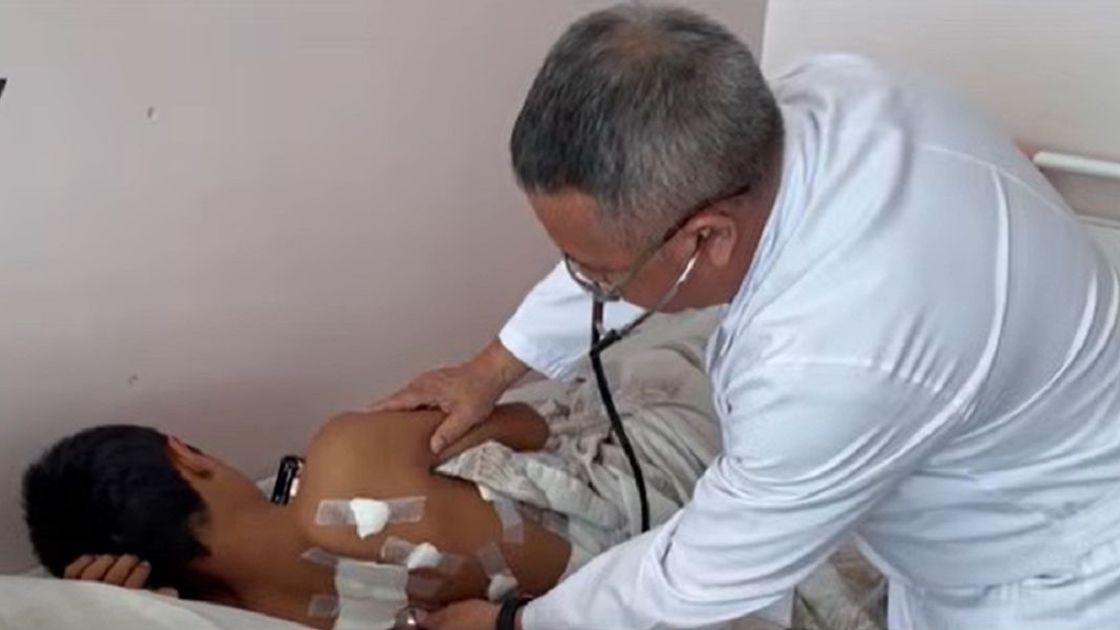 Ребенок в больнице с ножевыми ранениями