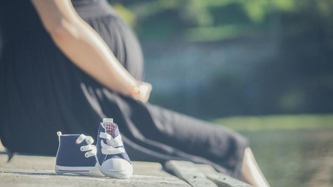 беременная и детская обувь