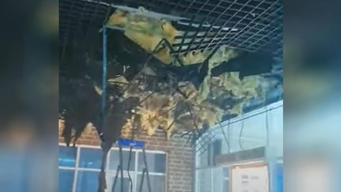 Повреждения, нанесенные пожаром в школе в Нур-Султане