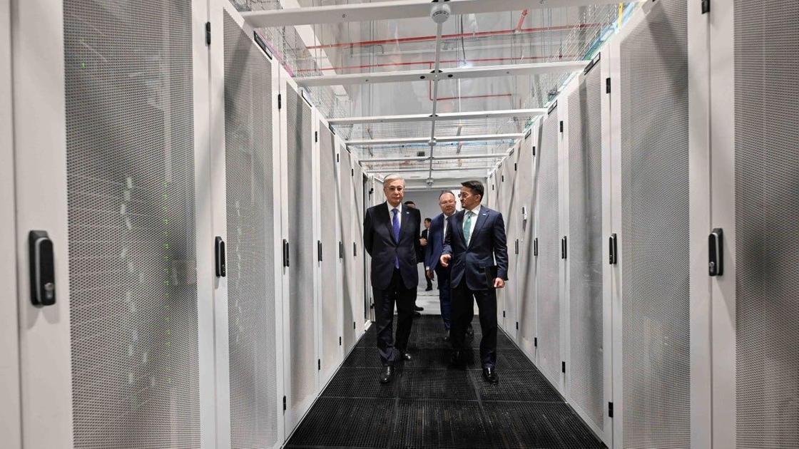 Тоқаев суперкомпьютердің іске қосылуына қатысты
