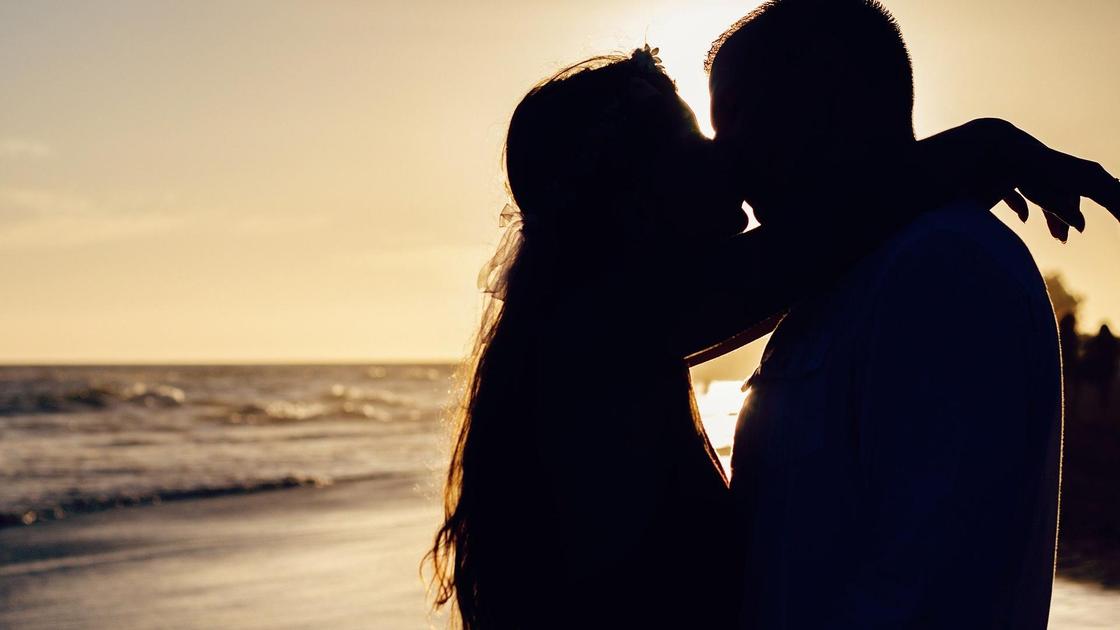 Целоваться во сне к чему снятся поцелуи NUR.KZ