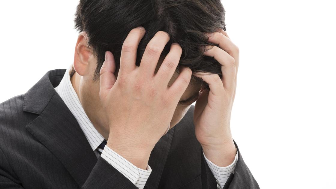 Чиновник в костюме