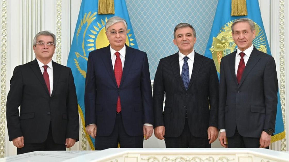 Касым-Жомарт Токаев с участниками Центрально-Азиатского медиафорума