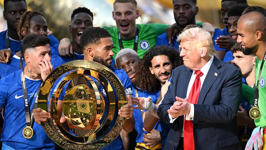 Дональд Трамп и футболисты "Челси" после финала КЧМ-2025